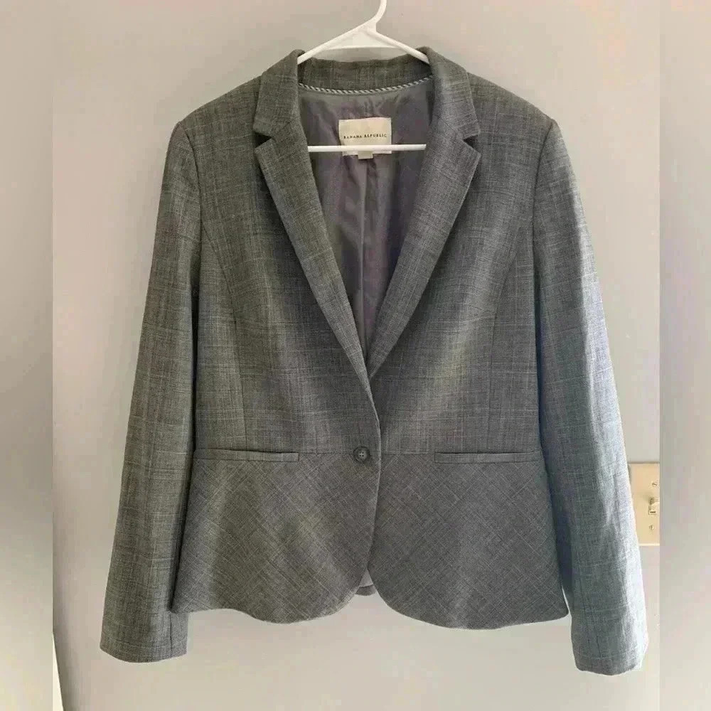 Woman’s Banana Republic Grey Plaid Wool Blend Plus Long Sleeve Business Blazer